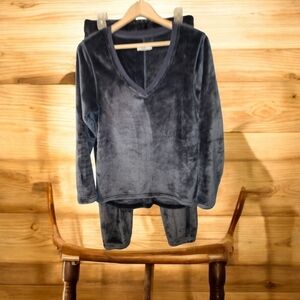 UGG Women's Plush V-Neck Pajama Set in Navy Blue